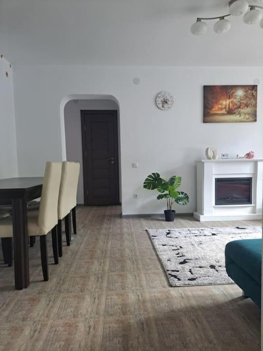 Casuta Cu Povesti Apartment Cîmpina Luaran gambar